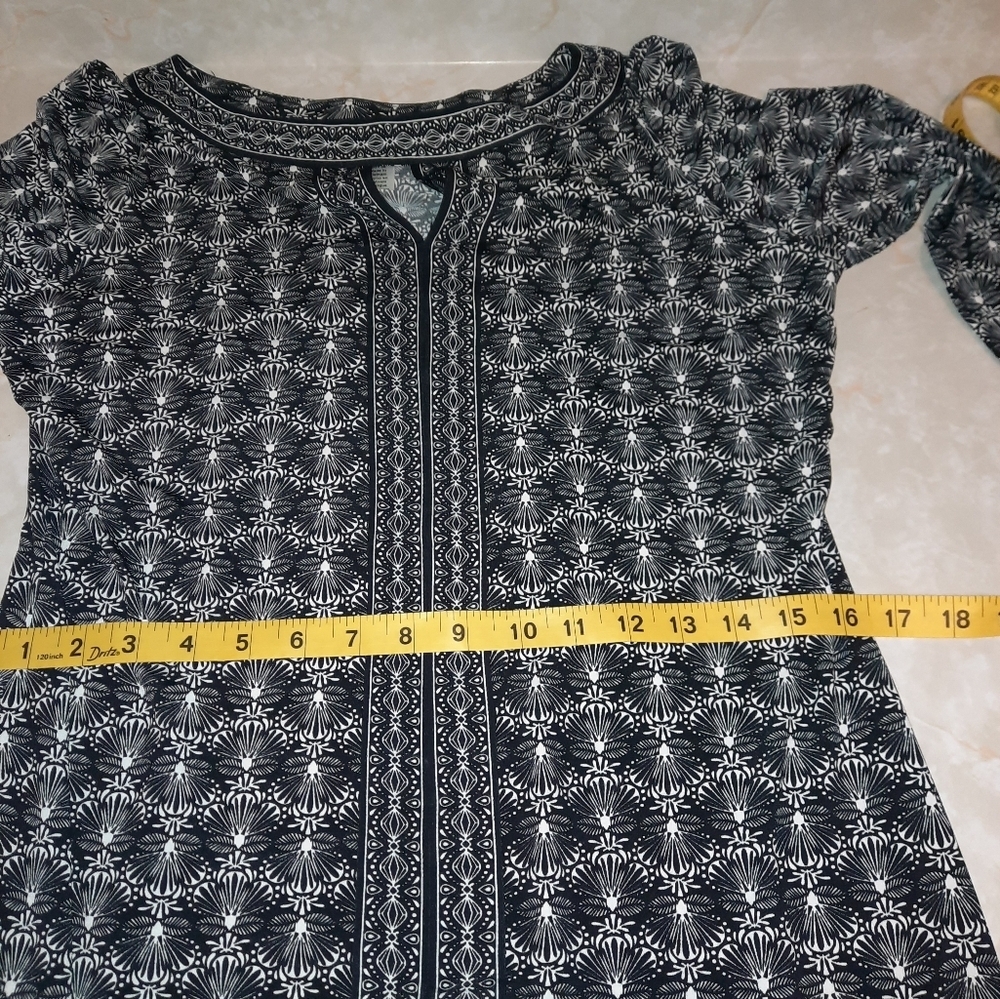 Patterned Black & Gray Midi Dress with Keyhole Detail - Picture 9 of 10
